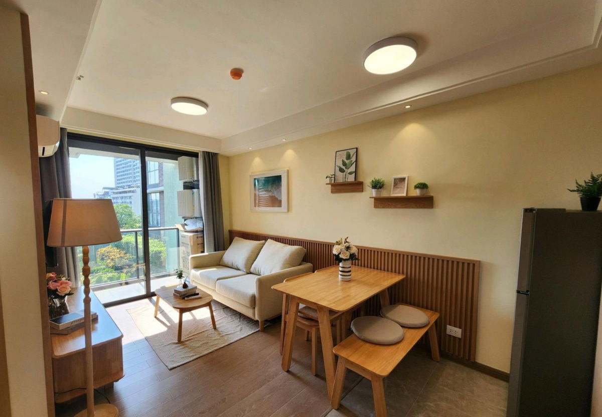 picture Rent a beautiful, affordable, ready-to-move-in Regal Sathorn-Narathiwat condo near BRT Tanon Chan Interested? Add me on Line: @841qqlnr - 4/20