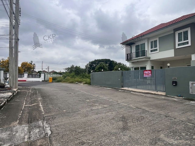 picture Two-story detached house, corner unit, in a tranquil setting on Ratchaphruek Road, near Robinson Ratchaphruek. Convenient transportation. - 7/22