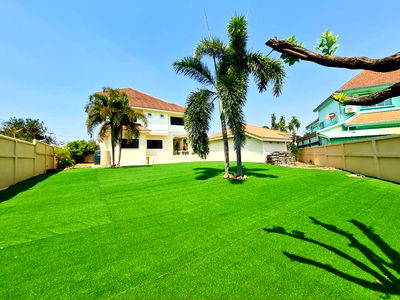 Houses for sale Sattahip Chonburi : 4 Bedrooms House in Bangsaray for Sale