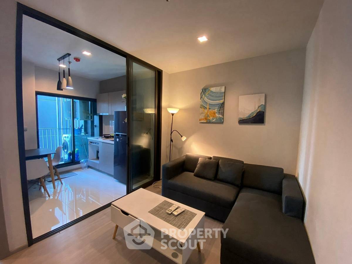 picture 1-BR Condo at Life Asoke - Rama 9 near MRT Phra Ram 9 (ID 2467656) - 2/9