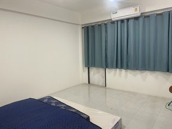 รูป (รีโนเวทพร้อมอยู่) ขายอาคารพาณิชย์ 1 ห้อง (4 ชั้นครึ่ง) ถนนเข้าตลาดสี่มุมเมือง แหลมฉบัง - รูปที่ 4/6