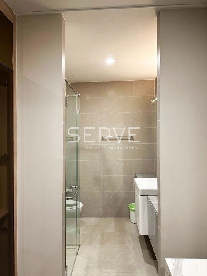 รูป สตูดิโอ กั้นห้องเป็นสัดส่วน ชั้นสูง 10+ บนสุดยอดทำเล คอนโดเชื่อมต่อเข้า BTS เพลินจิต ที่คอนโด Noble Ploenchit / ให้เช่าคอนโด - รูปที่ 8/8