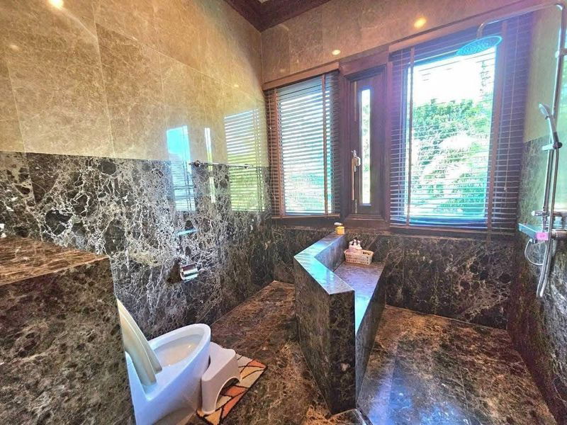 รูป ขายคฤหาสหรู ในเมืองศรีราชา ตกแต่งเฟอร์นิเจอร์ด้วยไม้สัก และ ไม้มะค่าทั้งหลัง - รูปที่ 19/20