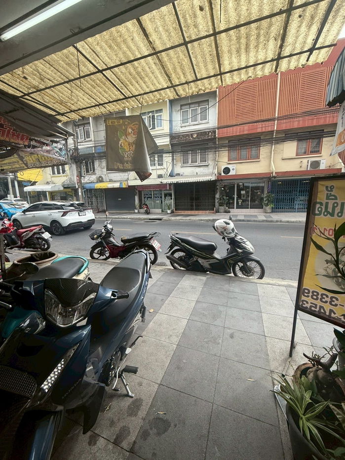 รูป 🏢 ให้เช่าตึกแถว 3 ชั้น ติดถนนหลักรถผ่านเยอะมากๆ สุขุมวิท 101/1 มี 2 ห้องนอน 2 ห้องน้ำ ทำเลดี เดินทางสะดวก ใกล้รถไฟฟ้าสองสาย - รูปที่ 11/15