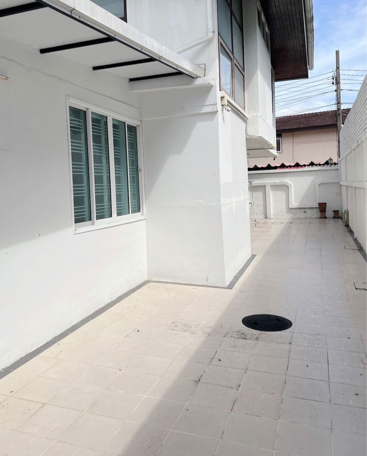 picture 🏡 For Sale: Fully Renovated 2-Storey Detached House – Vibhavadi Location 🚇 Near MRT Ratchadaphisek | 🛍️ Close to Central Ladprao - 24/26