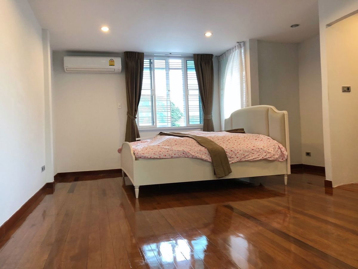 picture 🏡 For Sale: Fully Renovated 2-Storey Detached House – Vibhavadi Location 🚇 Near MRT Ratchadaphisek | 🛍️ Close to Central Ladprao - 3/26