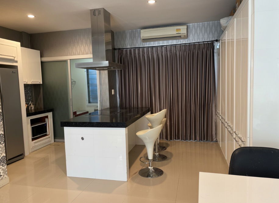 รูป 🏡 ให้เช่าทาวน์โฮมหรู 3 ชั้น — บ้านกลางเมือง  Urbanion ศรีนครินทร์ - รูปที่ 12/16