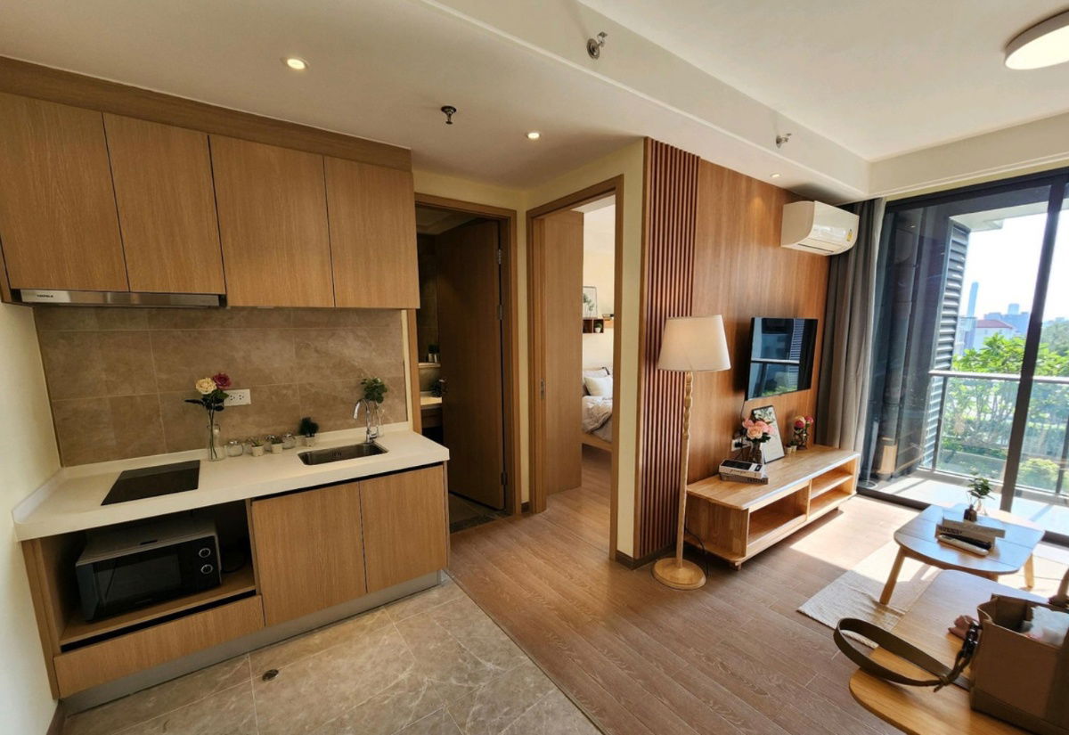 picture Rent a beautiful, affordable, ready-to-move-in Regal Sathorn-Narathiwat condo near BRT Tanon Chan Interested? Add me on Line: @841qqlnr - 14/20