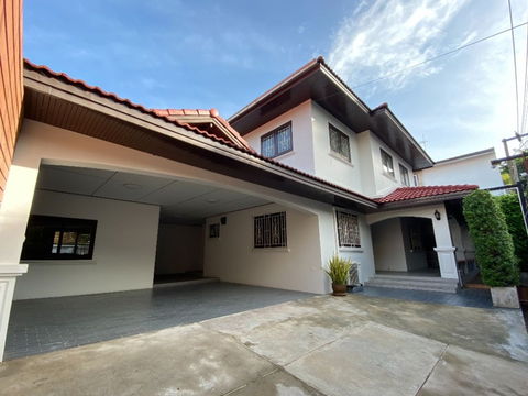 🏡 For Rent: 2-Storey Detached House – Ari Area ✨ Rare location! Near BTS Ari & Si Rat Expressway