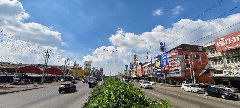 รูป อาคารพาณิชย์ 3 ชั้นครึ่ง 3 คูหา ติดถนนเพชรเกษม ทำเลดี ราคาถูก - รูปที่ 5/17