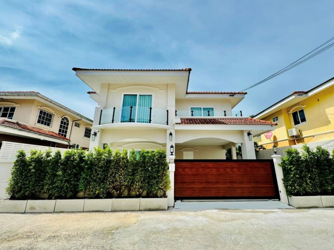 รูป KT0018📲LineID @556ryccg🏡บ้านพูลวิลล่าพัทยาเหนือ 60ตรว 350ตรม 4ห้องนอน เฟอร์นิเจอร์ครบ พร้อมสระน้ำ - รูปที่ 4/25