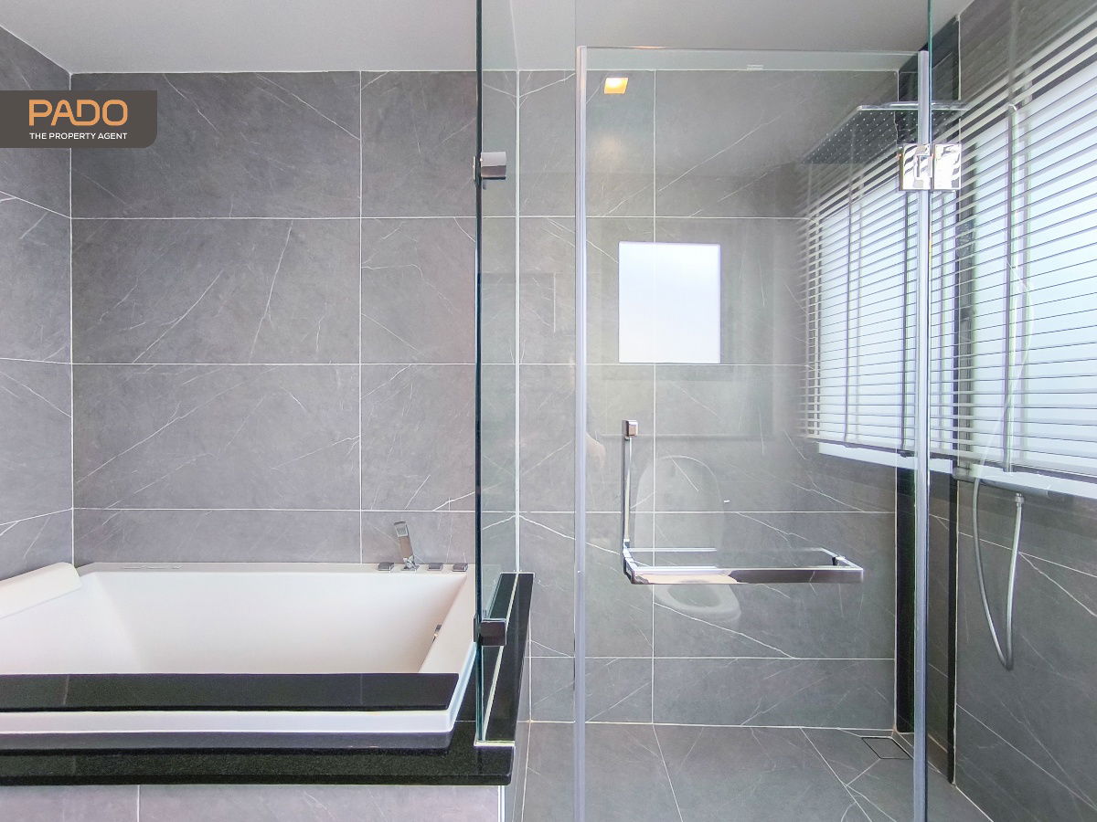 รูป ให้เช่า บ้านหรู แกรนด์ บางกอก บูเลอวาร์ด กรุงเทพกรีฑา (Grand Bangkok Boulevard Krungthepkritha) 4 ห้องนอน 5 ห้องน้ำ 4 จอดรถ - รูปที่ 21/40