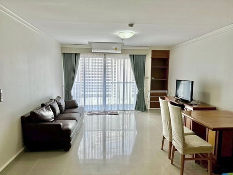 RS4001 For Rent: Rare Condo in the Heart of Sathorn-Silom, Silom Suite, next to BTS St. Louis