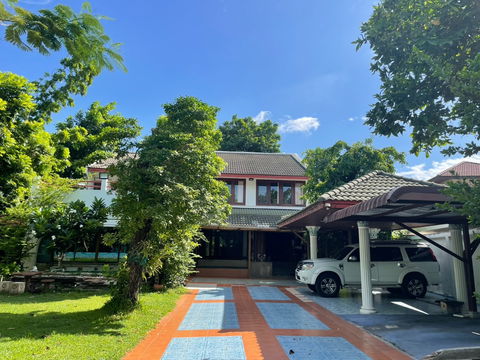 For Rent / Sale Single House in Muang Ake Golf Course Excellent location with a peaceful, green atmosphere Land size: 311 sq.wah