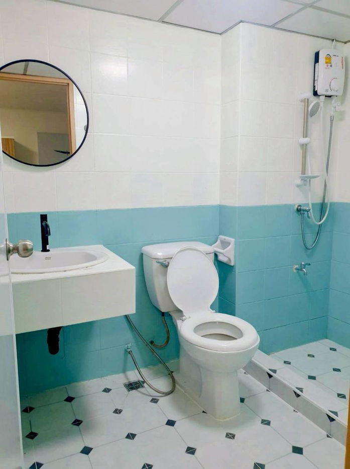 picture Condo for rent, Lum Phini Center, Lad Phrao 111 (Hong Studio), 3th floor, Building B, located on Soi Lad Phrao 111, near the hospital in Ved Thani - 7/8