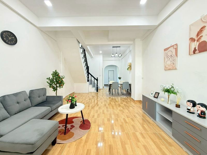 รูป ทาวน์เฮ้าส์ รีโนเวทใหม่ ทำเลดี หมู่บ้าน มหาลาภ2 ถนนเมนคู้ซ้าย มิตรไมตรี คู้ฝั่งเหนือ หนองจอก มีเฟอร์นิเจอร์ หน้าบ้านไม่ชนใคร - รูปที่ 5/21