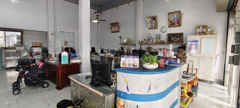 รูป อาคารพาณิชย์ 3 ชั้นครึ่ง 3 คูหา ติดถนนเพชรเกษม ทำเลดี ราคาถูก - รูปที่ 6/17