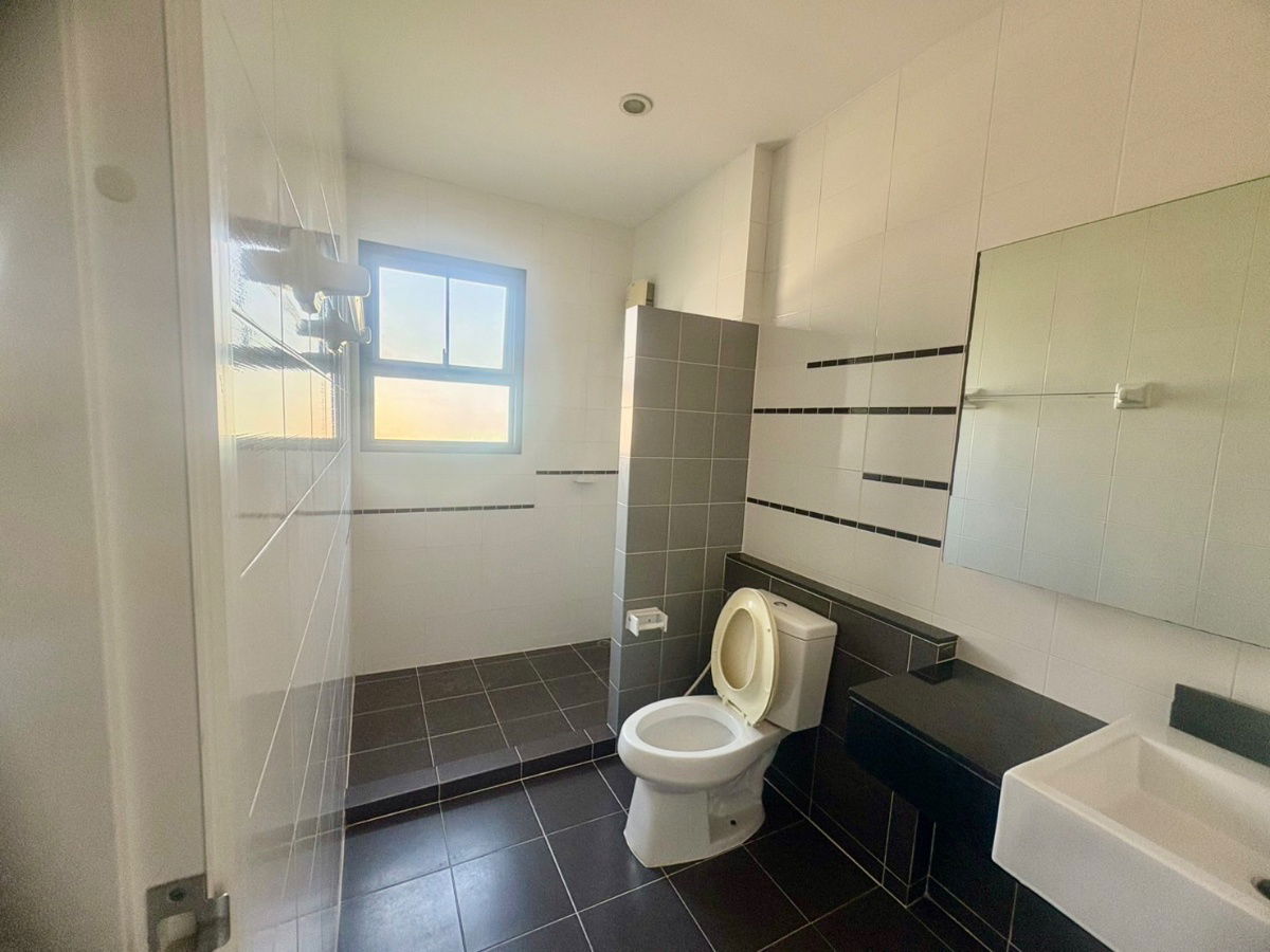 picture For Sale: 3-Storey Townhome. A versatile townhome designed for modern urban living—perfect for families or those seeking a stylish home office. - 10/20