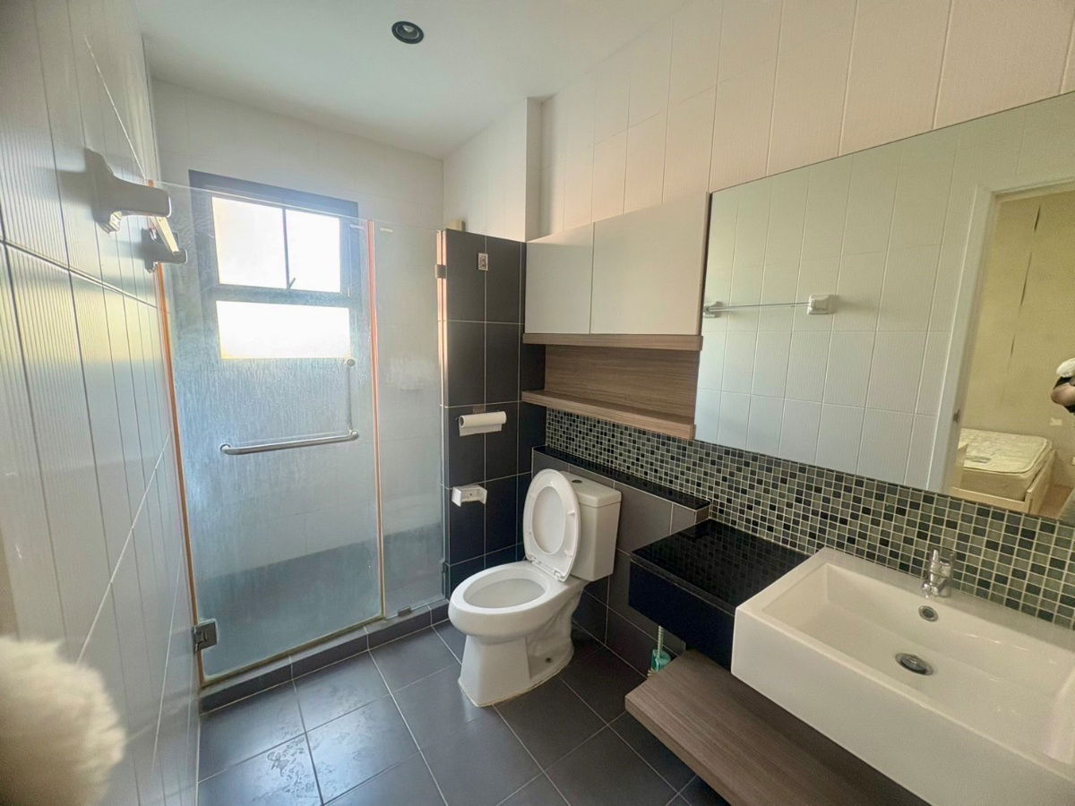 picture For Sale: 3-Storey Townhome. A versatile townhome designed for modern urban living—perfect for families or those seeking a stylish home office. - 18/20