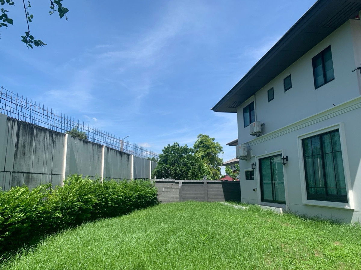 picture For rent Setthasiri Pattanakarn , 4 bedrooms big garden, Pet friendly - 2/18