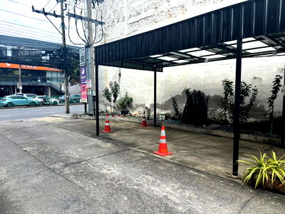 เช่าพื้นที่ขายของ กรุงเทพมหานคร : ให้เช่าพื้นที่ติดถนนใหญ่! ห่างทองหล่อเพียง 200 เมตร