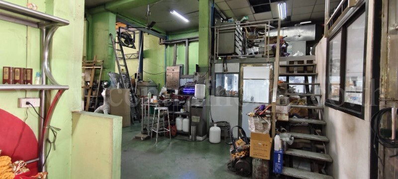 รูป อาคารพาณิชย์ 3 ชั้นครึ่ง 3 คูหา ติดถนนเพชรเกษม ทำเลดี ราคาถูก - รูปที่ 11/17