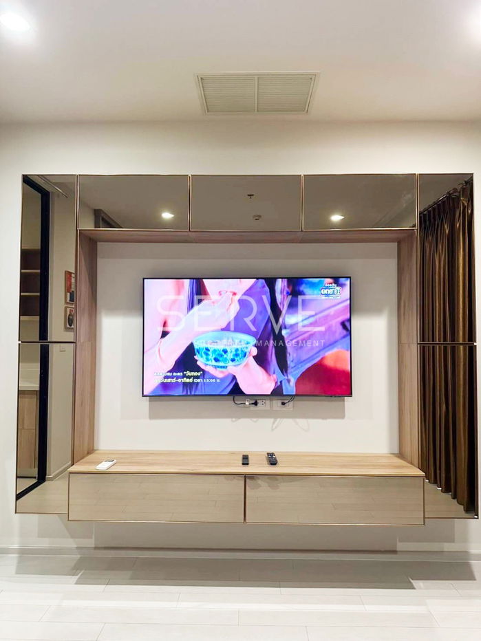 รูป สตูดิโอ กั้นห้องเป็นสัดส่วน ชั้นสูง 10+ บนสุดยอดทำเล คอนโดเชื่อมต่อเข้า BTS เพลินจิต ที่คอนโด Noble Ploenchit / ให้เช่าคอนโด - รูปที่ 2/8