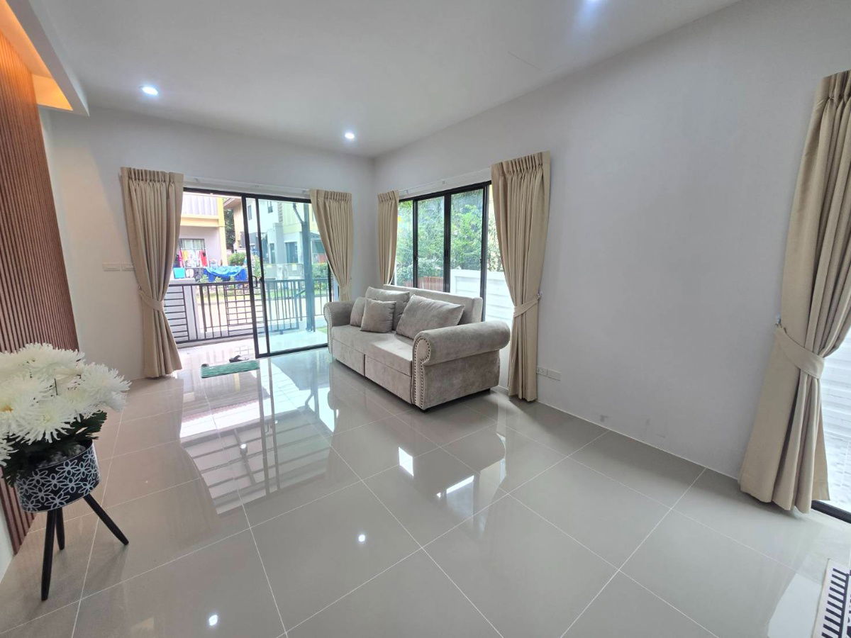 รูป บ้านแฝด ตกแต่งรีโนเวทใหม่ ทำเลดี กว้างขวาง พร้อมเฟอร์ฯสวยๆ หมู่บ้าน พร้อมพัฒน์ไพร์ม ซ.25 ถนนปัญญาเนเชอรัลปาร์ค ปัญญาอินทรา คลองสามวา - รูปที่ 28/44