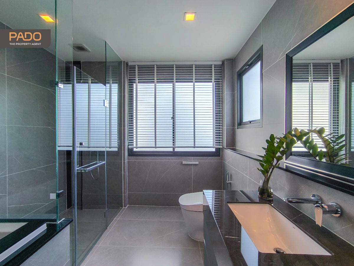 รูป ให้เช่า บ้านหรู แกรนด์ บางกอก บูเลอวาร์ด กรุงเทพกรีฑา (Grand Bangkok Boulevard Krungthepkritha) 4 ห้องนอน 5 ห้องน้ำ 4 จอดรถ - รูปที่ 23/40