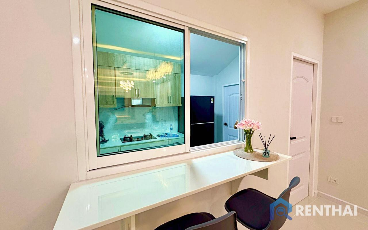 picture Modern 3-Bedroom Pool Villa in a Secure Community - 11/20