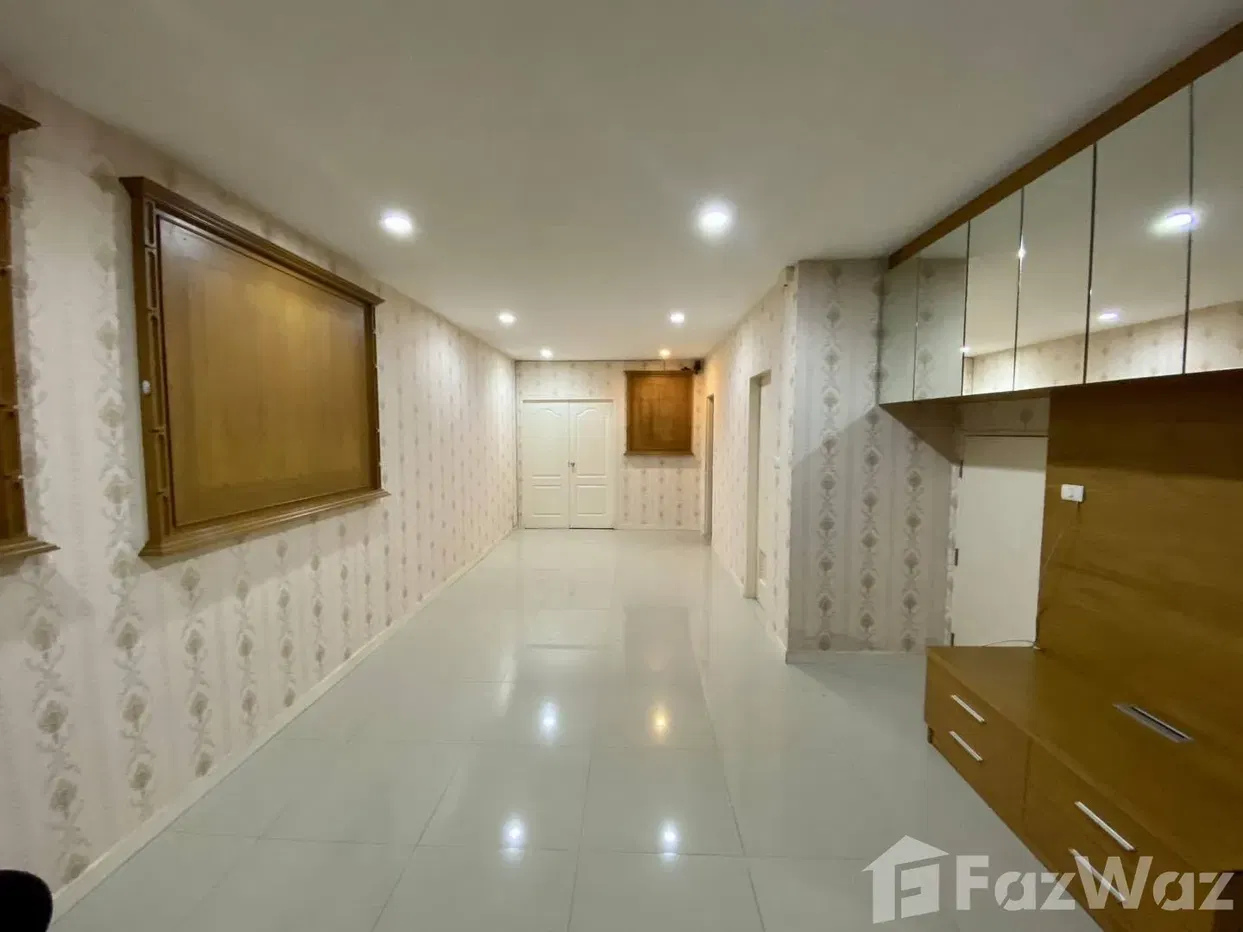 รูป ขาย ทาวน์เฮ้าส์ 4 ห้องนอน ในโครงการ ลุมพินี ทาวน์ เพลส สุขุมวิท 62 5923169 - รูปที่ 3/11