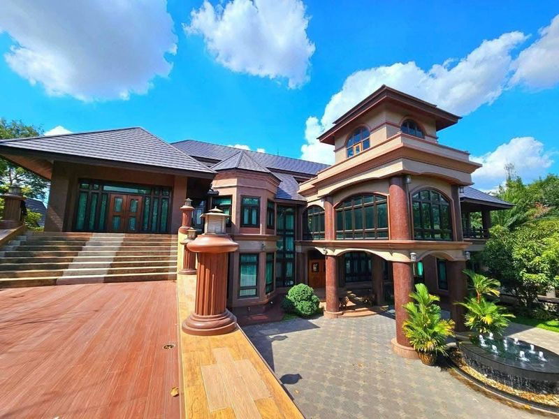 รูป ขายคฤหาสหรู ในเมืองศรีราชา ตกแต่งเฟอร์นิเจอร์ด้วยไม้สัก และ ไม้มะค่าทั้งหลัง - รูปที่ 20/20