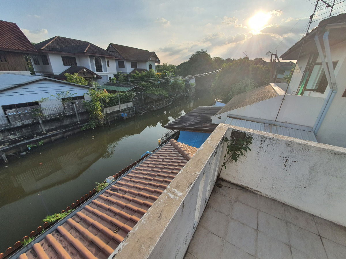 picture 2-Storey Detached House, 79.65 sq.w., Salathammasop 3, Taling Chan – Bangkok with nearly 400 sq.m. of living space. canal-side atmosphere - 25/40