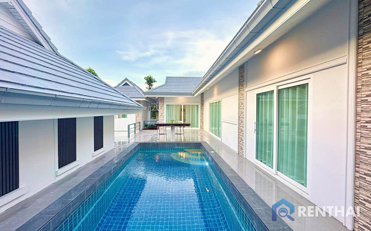 picture Modern 3-Bedroom Pool Villa in a Secure Community - 1/20