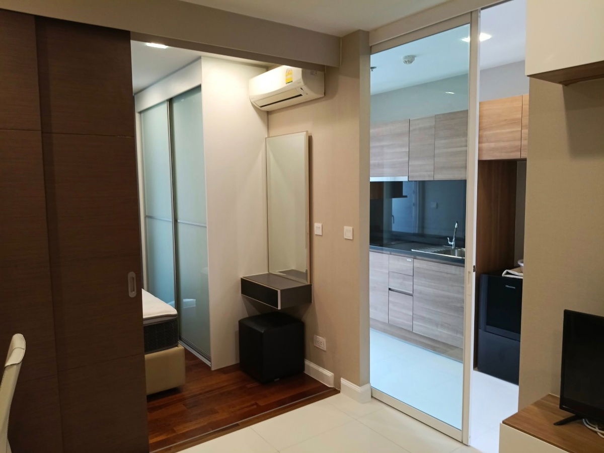 รูป ขายด่วน 1 ห้องนอน 1 ห้องน้ำ 35 ตร.ม. ชั้น 26 ตึก A ทิศใต้ เฟอร์ครบ พร้อมเข้าอยู่ ราคาขาย 2,750,000 บาท - รูปที่ 3/8