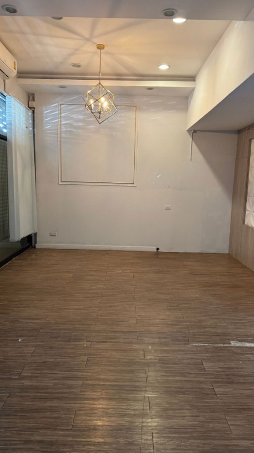 รูป WS6055 🔥ให้เช่า อาคารพาณิชย์ 2 คูหา รัชดา 22 ทำเลสุดปัง ใกล้ MRT 290 เมตร‼️เพียง 74,000 บาท/เดือน - รูปที่ 5/5