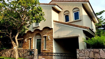 Houses for sale Chonburi : European-Style House for Sale in Chaiyapruek
