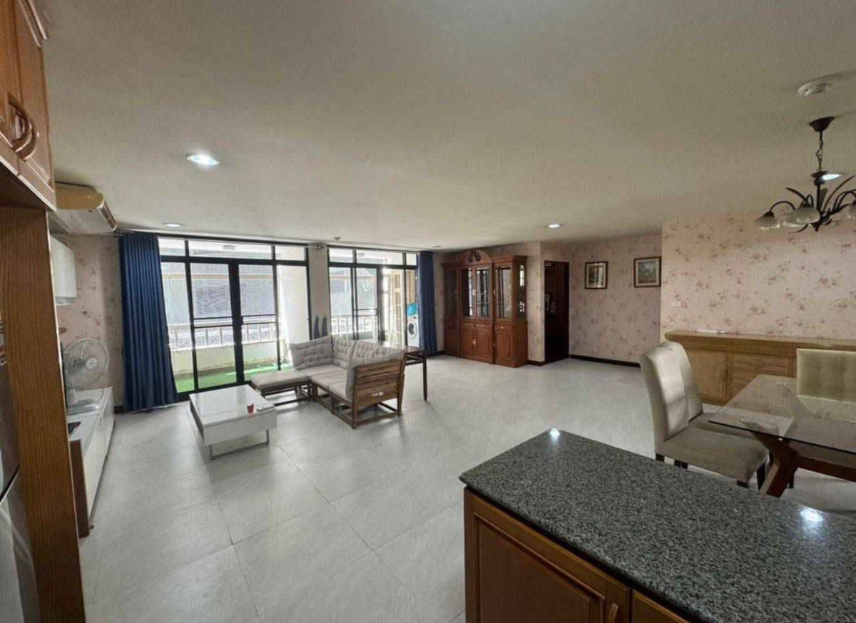 picture Baan                           Chan  - 10/10