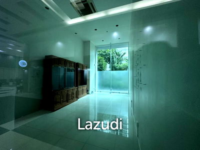 Retail spaces for rent วิทยาลัยพิบูลประชาสรรค์แผนกประถม : 35 sqm Bright Retail Space in Khlong Tan Nuea Watthana Bangkok