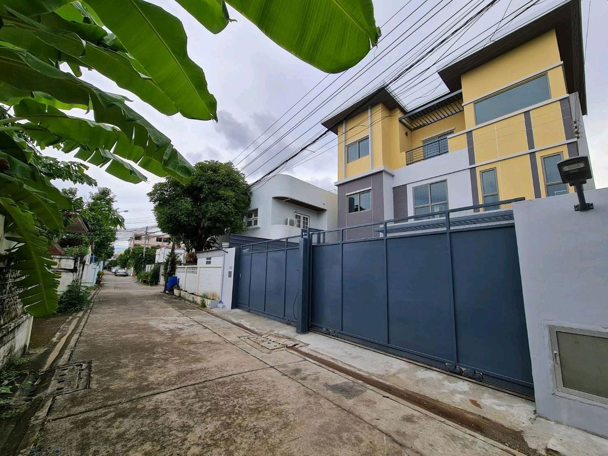 รูป ขาย 🏡 บ้านเดี่ยว 3 ชั้น ทำเลพรีเมียม ใกล้ 🛍️ เซ็นทรัลลาดพร้าว – เข้าออกสะดวกมาก - รูปที่ 11/11