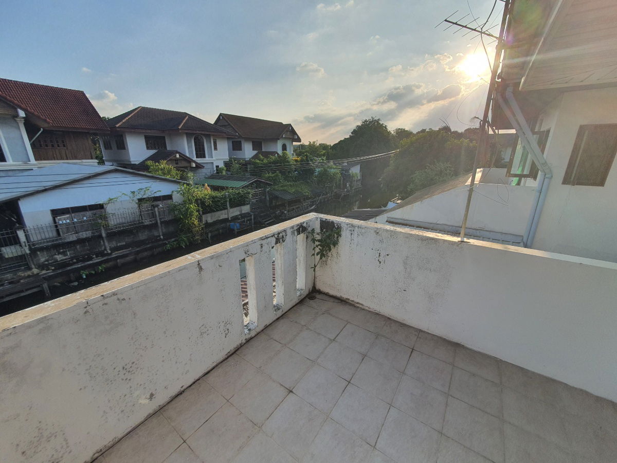 picture 2-Storey Detached House, 79.65 sq.w., Salathammasop 3, Taling Chan – Bangkok with nearly 400 sq.m. of living space. canal-side atmosphere - 23/40