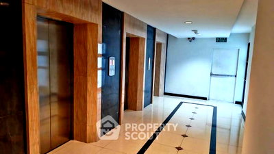 Condos for sale : 1-BR Condo at Akesin Tower Condominium in Mueang Nonthaburi (ID 2471767)