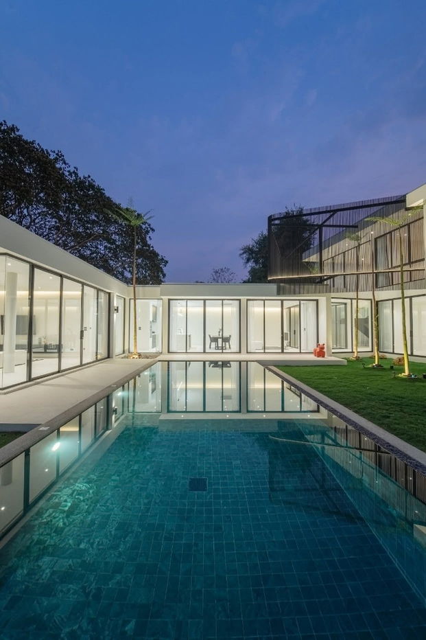 รูป ให้เช่าบ้าน modern pool villa 4 ห้องนอน 5 น้ำ พร้อมเฟอร์ฯ ใกล้โรงเรียนนานาชาติลานนา , ห่าง IKEA 15 นาที - รูปที่ 3/16