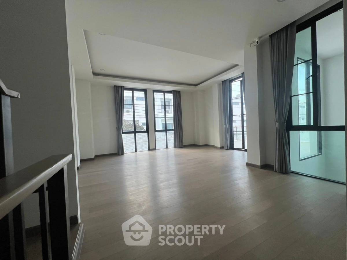 รูป บ้าน 3-ห้องนอน ที่ เดอะ มาสเตอร์ เอกมัย-สุคนธสวัสดิ์ ใน บางกร่าง (ID 2165158) - รูปที่ 4/9