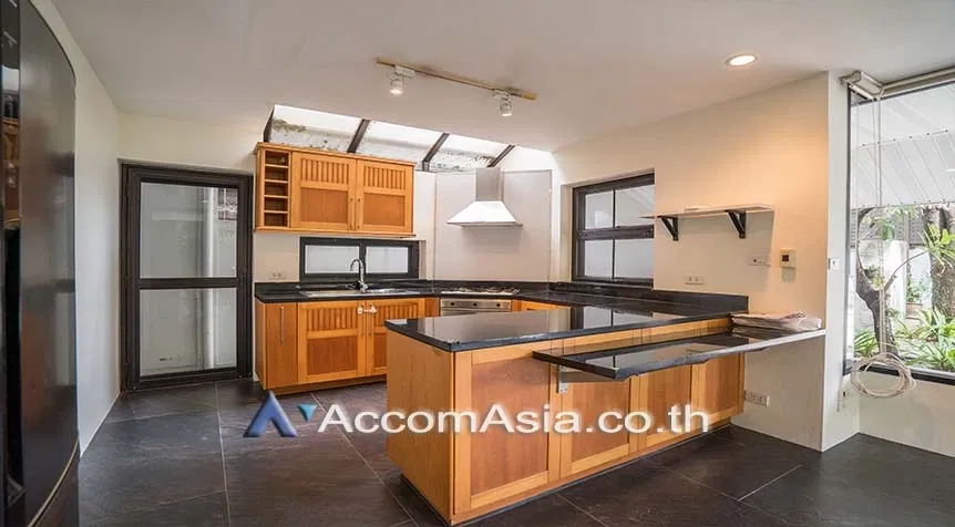 รูป 🔼🔽 AccomA 📩 Renovated house with garden and charming wood interiors (40181) - รูปที่ 9/17