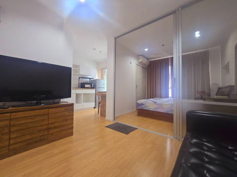 🎯 Urgent Rental: Lumpini Place Srinakarin-Hua Mak, 1 Bedroom (28 sq.m.), only 9,500 THB. Convenient location, near Airport Link Hua Mak station.