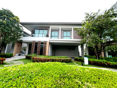 Houses for sale Samut Prakarn : Large detached house in a prime location in Bangna, Bangkok Boulevard Bangna KM.5.