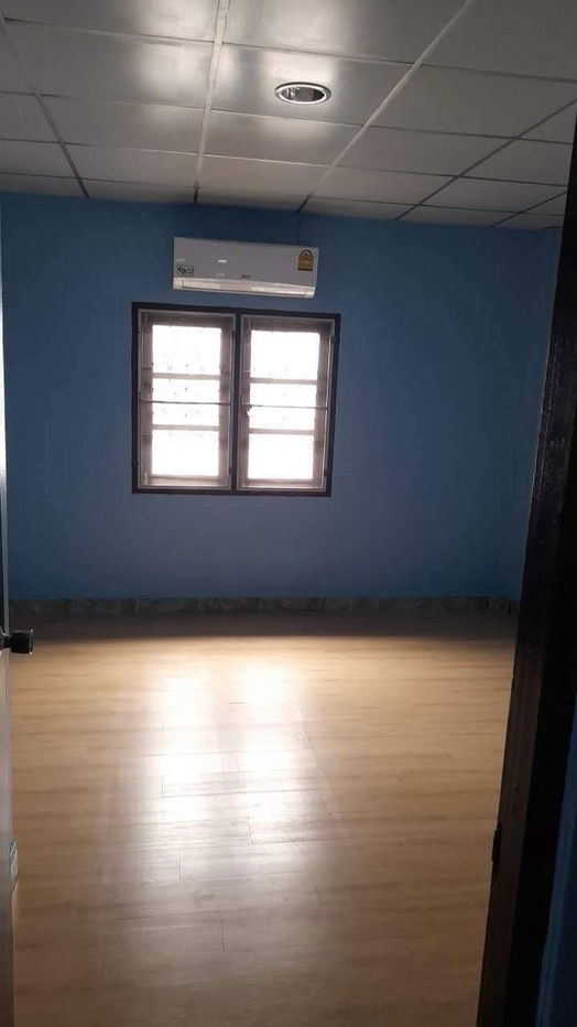 picture Townhouse for rent in a prime location, Pongsirichai 4 Village, Phetkasem 81. - 5/9