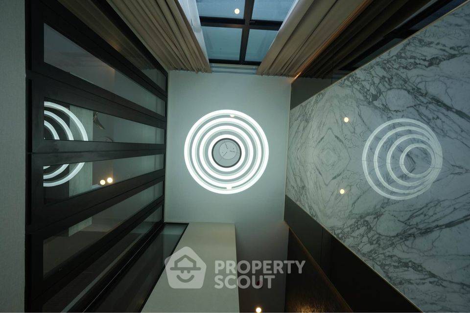 picture 2-BR Condo at Na Vara Residence near BTS Chit Lom (ID 567553) - 11/12