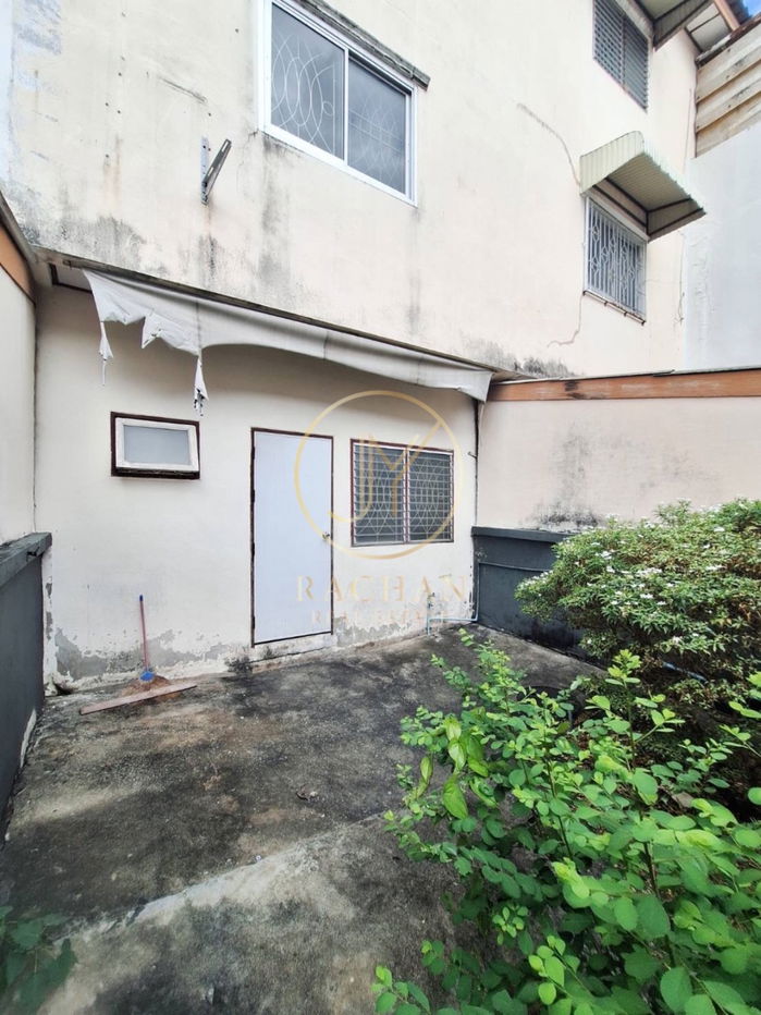 รูป ขายด่วน ทาวน์เฮ้าส์ 3 ชั้น ตามสภาพ ซ.พิบูลสงคราม 22 แยก 6 (ซ.วัดกำแพง8) เนื้อที่ 23.3 ตร.ว พื้นที่ใช้สอย 140 ตร.ม - รูปที่ 9/18